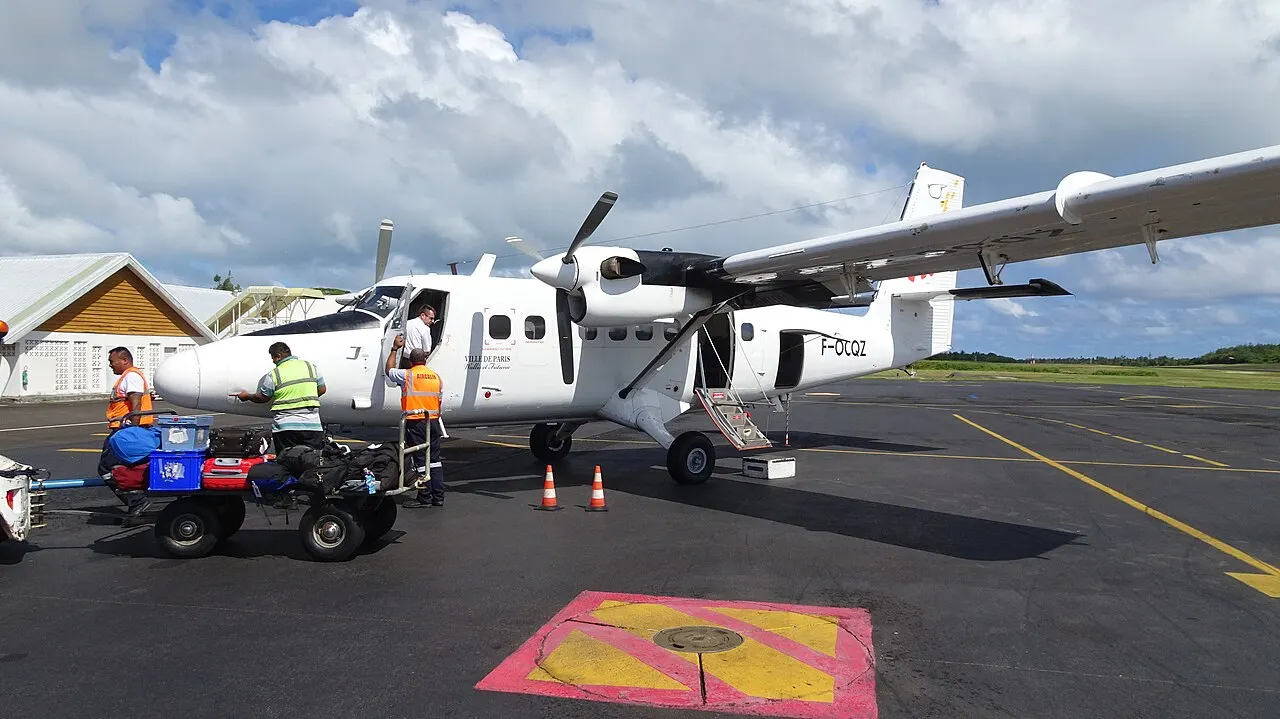 Die Twin Otter, die Wallis mit Futuna verbindet, auf dem Vorfeld