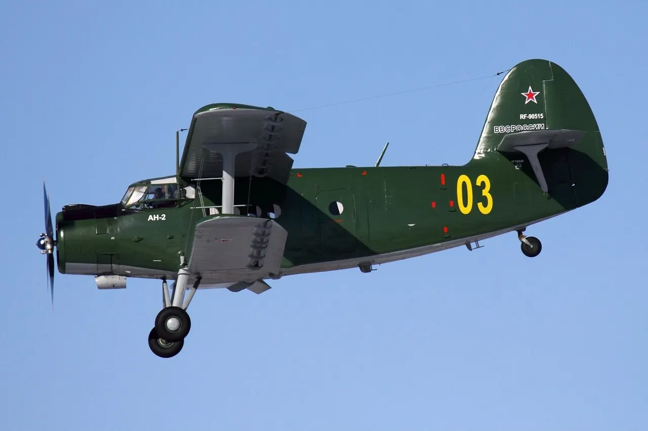 Antonov An-2 à l'aéroport de Pskov