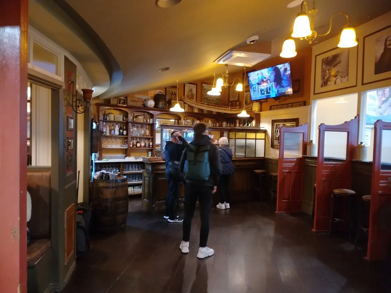 Die Bar im Terminal, im traditionellen Stil