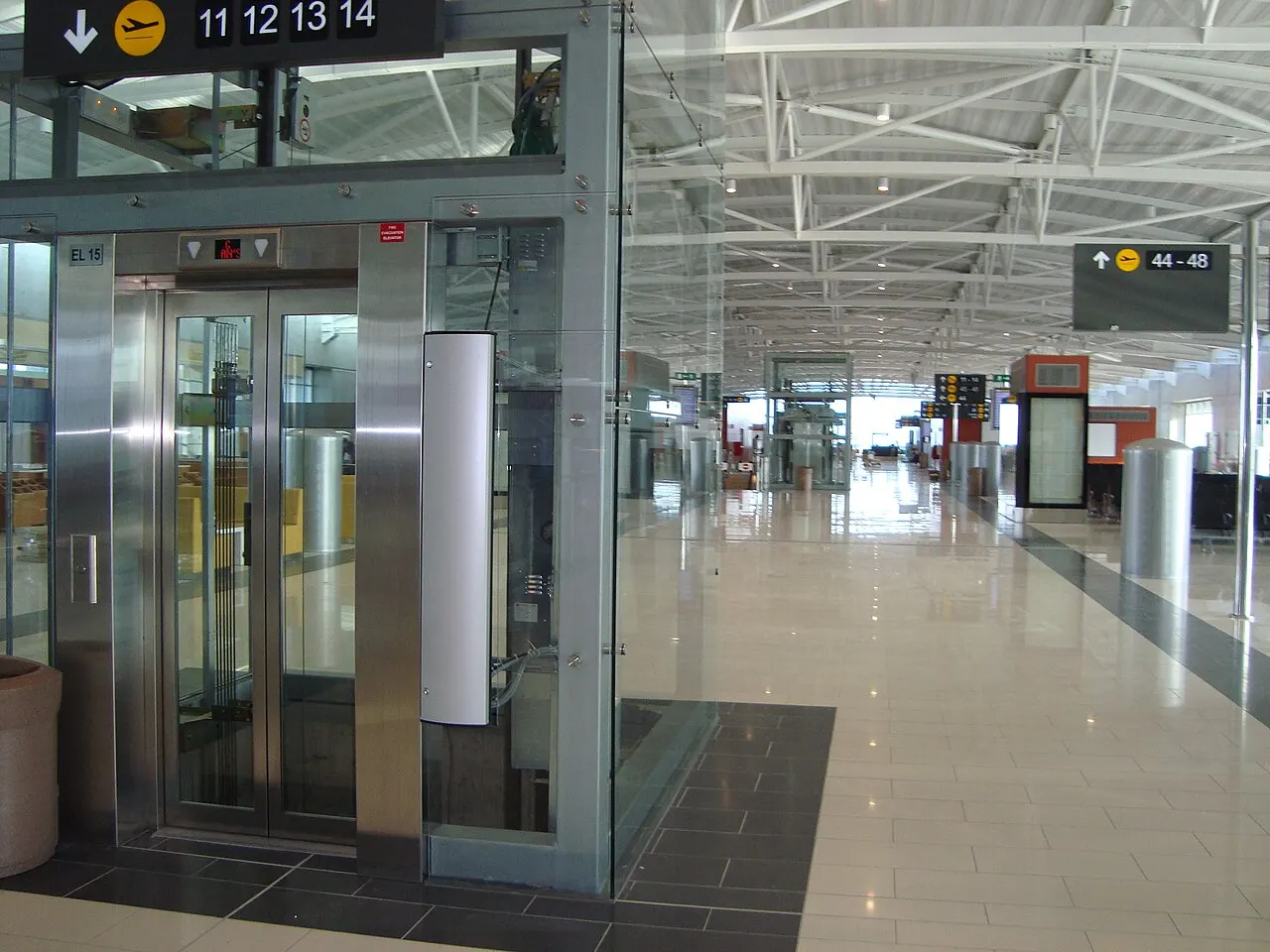 Interno del terminal