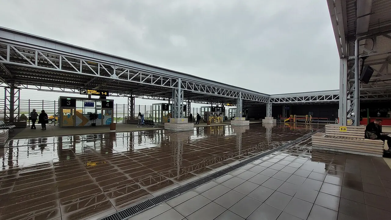 Binnen in de terminal
