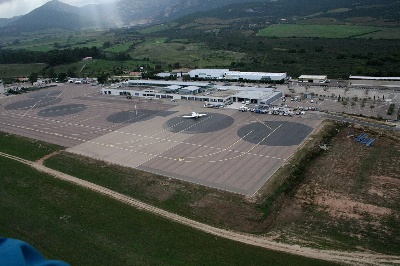 Terminal i płyta postojowa z lotu ptaka