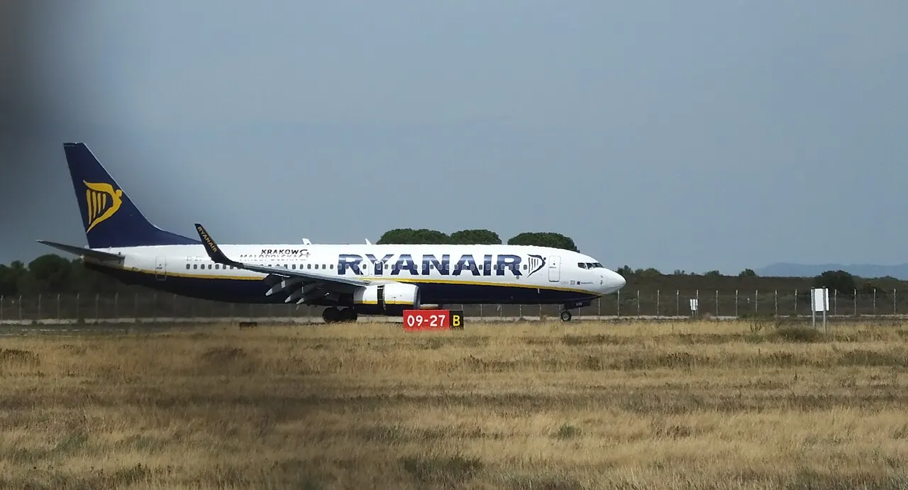 Een Ryanair-toestel op de baan