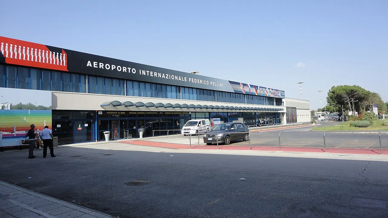 Il terminal visto dal parcheggio