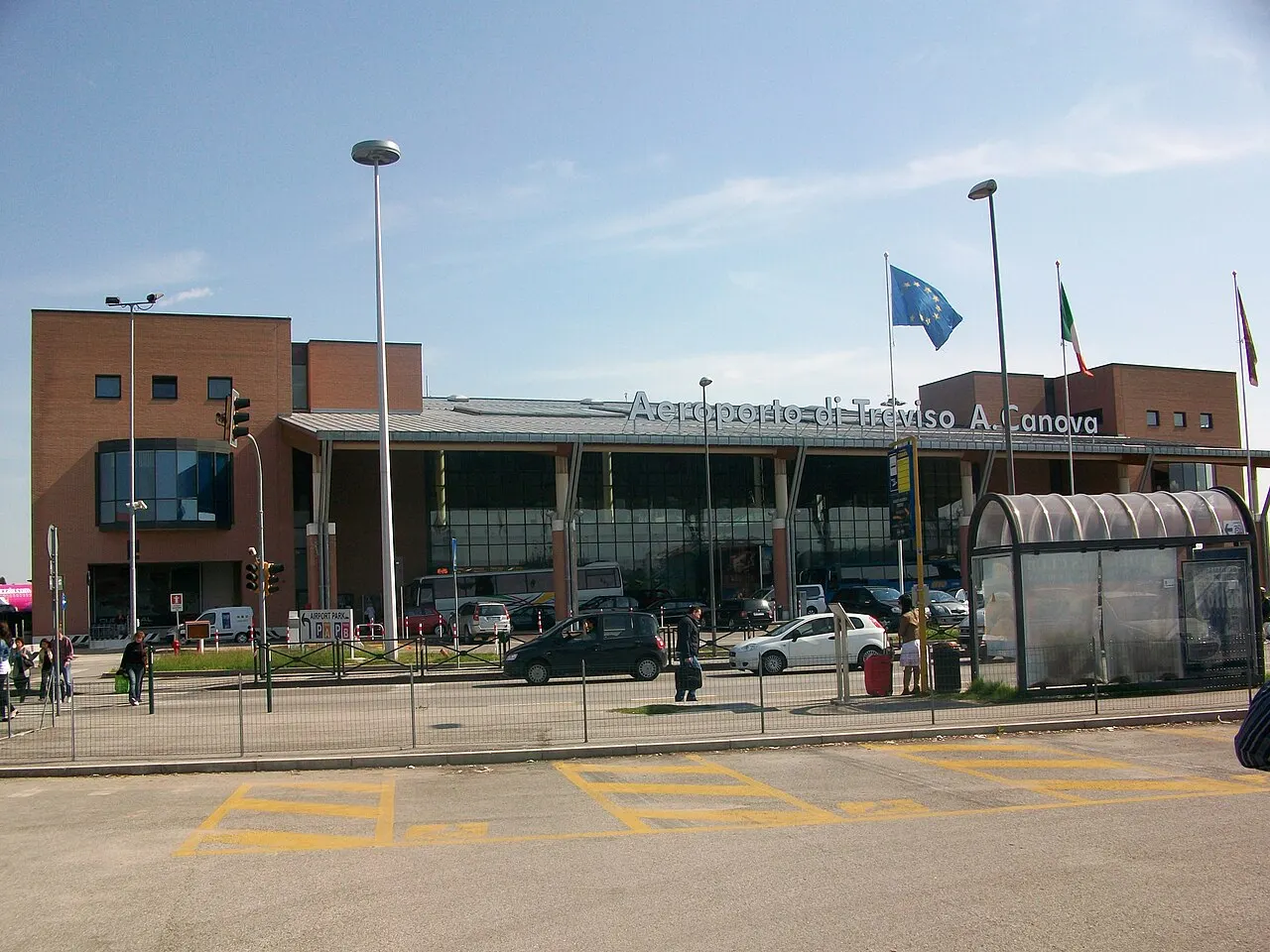 L'edificio del terminal visto dalla strada
