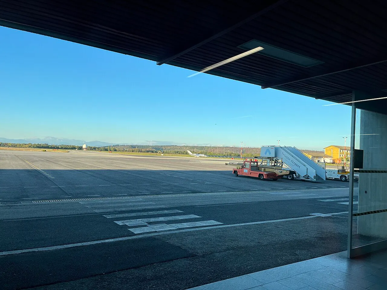 The apron seen from the terminal