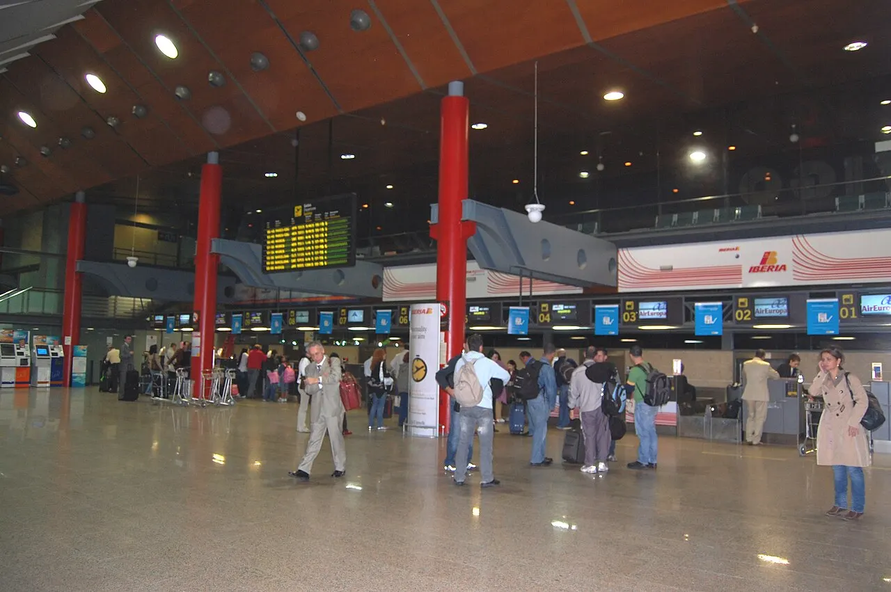 Atrio del check-in del terminal
