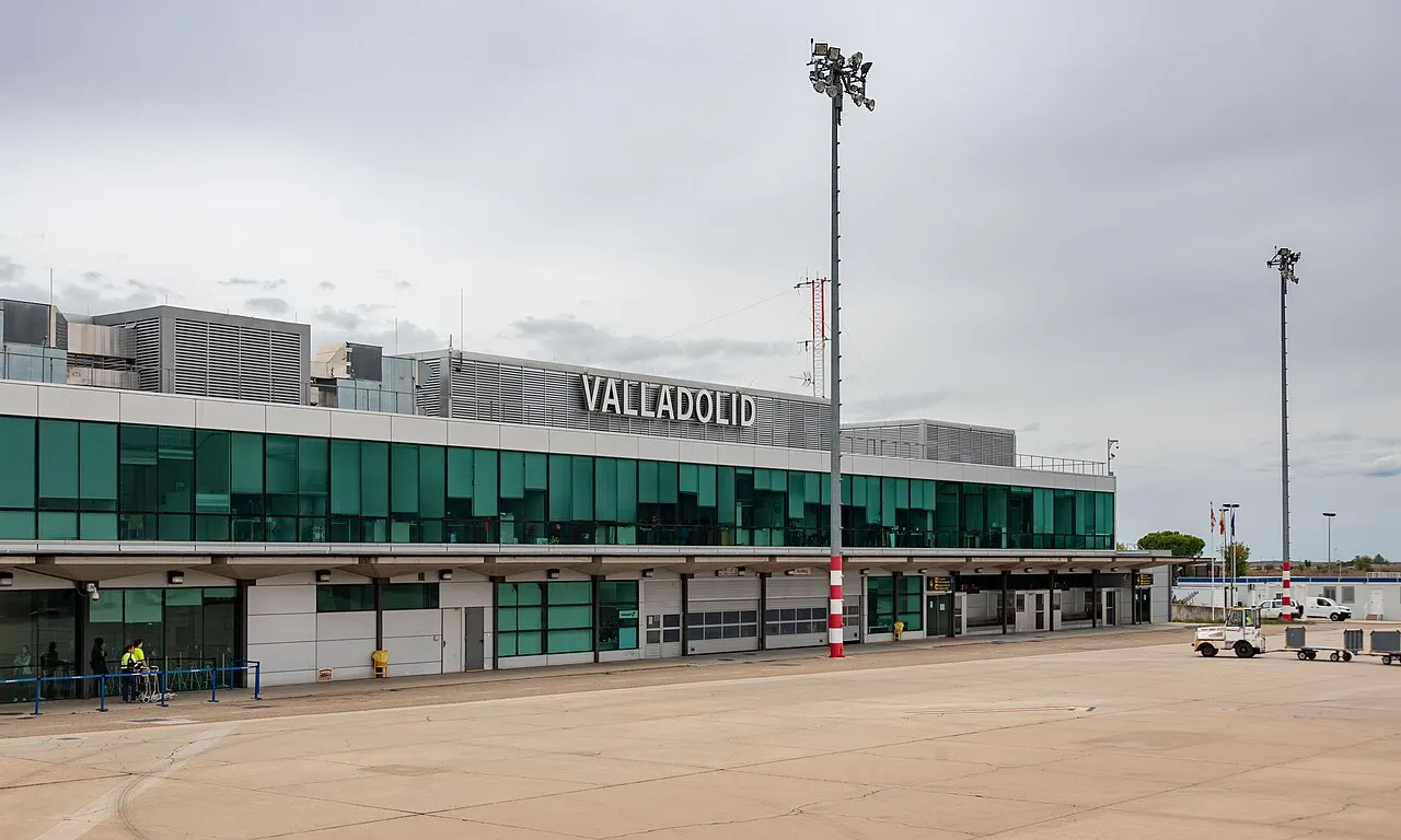 La terminal de pasajeros vista desde la plataforma