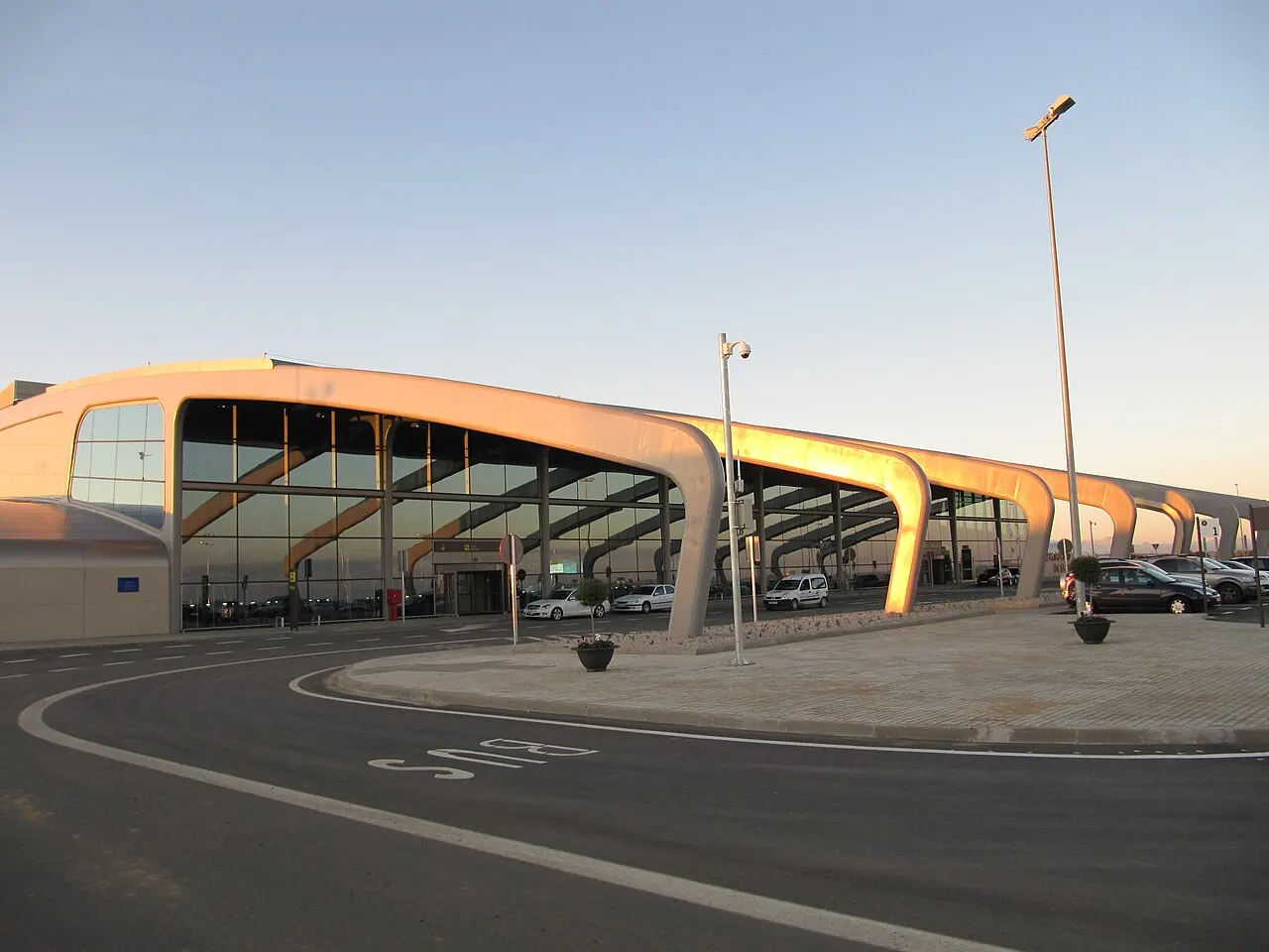 La terminal de pasajeros al atardecer