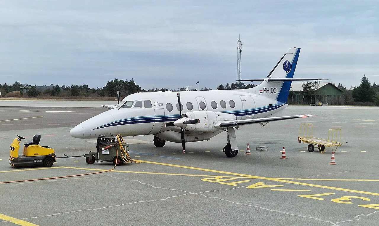 Eine BAe Jetstream 32 auf dem Vorfeld