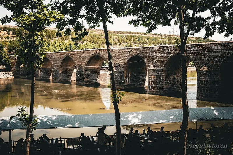 On Gözlü Köprü