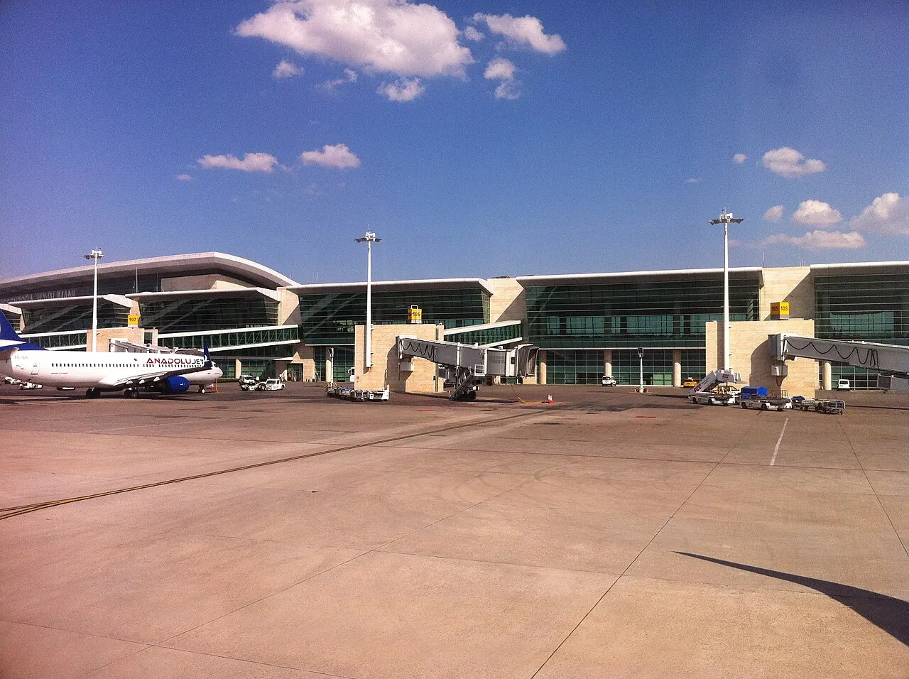 La terminal vista desde la plataforma