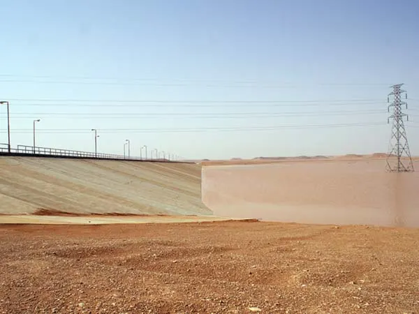 Panoramablick auf den Arar-Damm