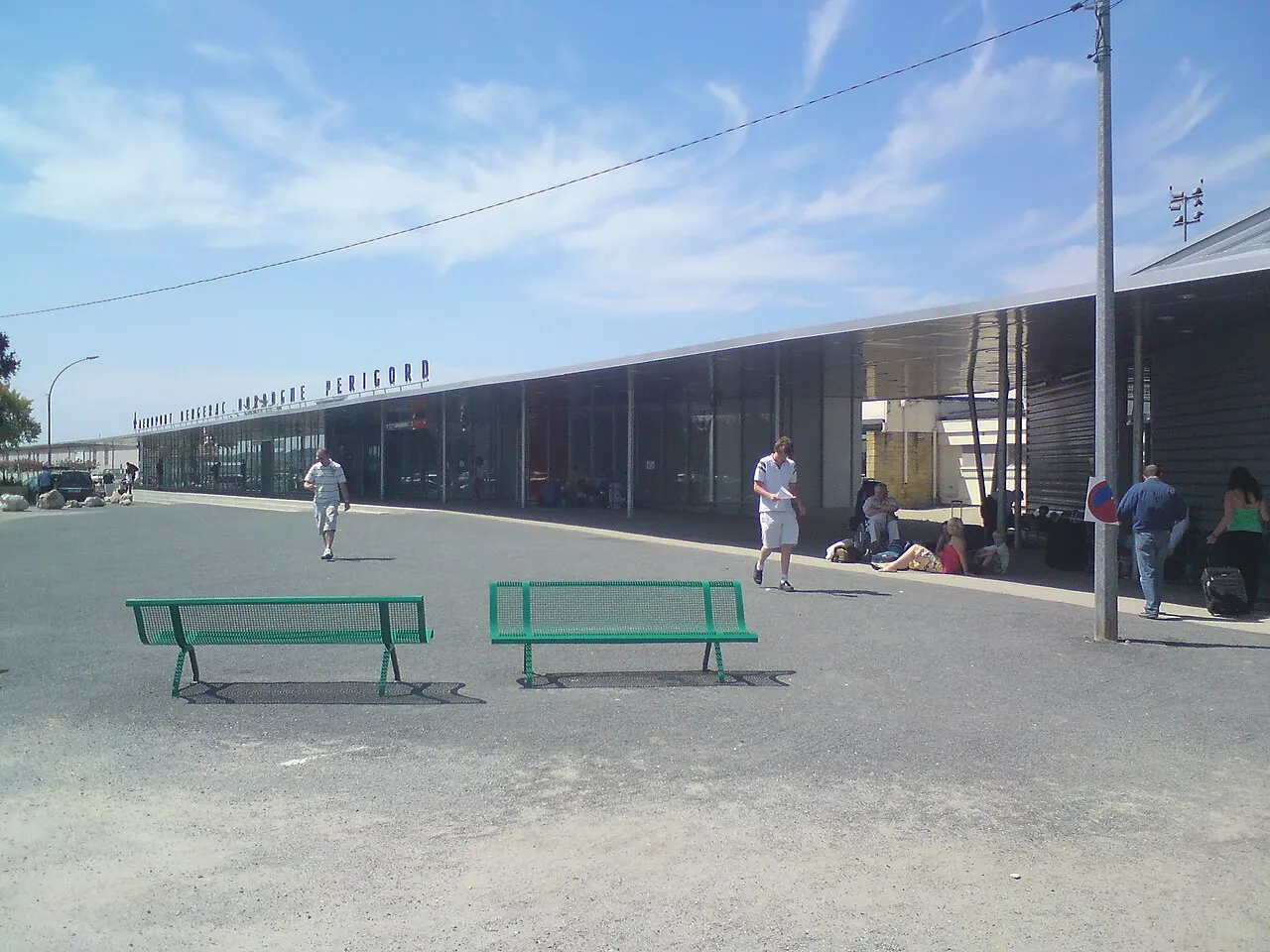 Das Terminal vom Parkplatz aus