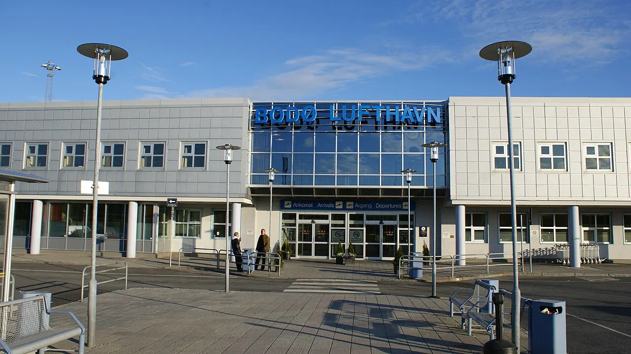 Außenansicht des Terminals am Flughafen Bodø