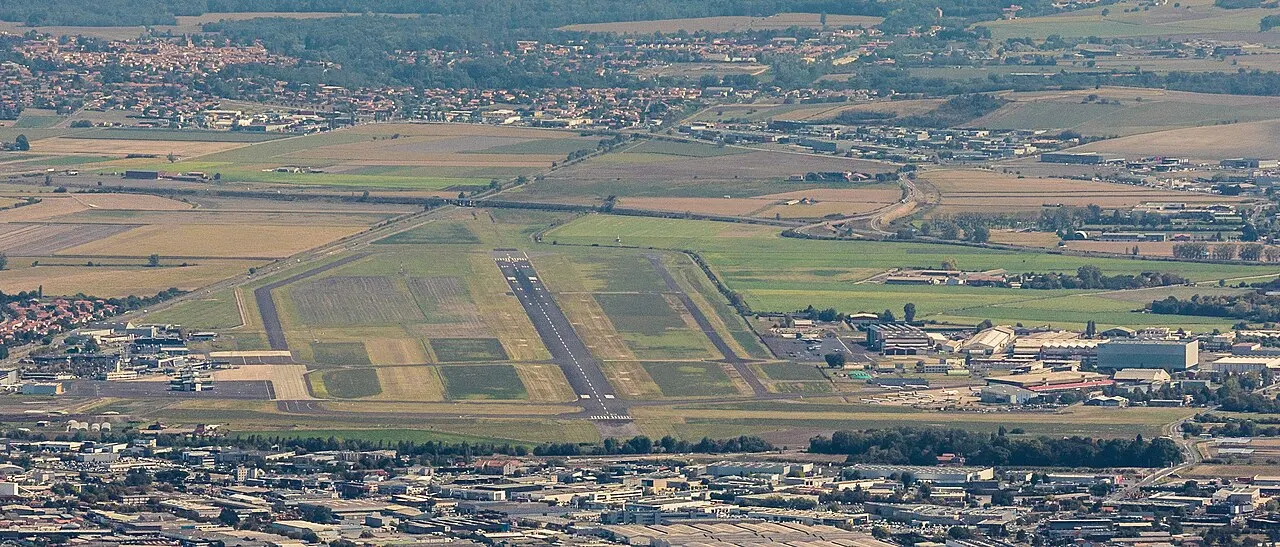 La pista vista desde el aire, junto a Aulnat