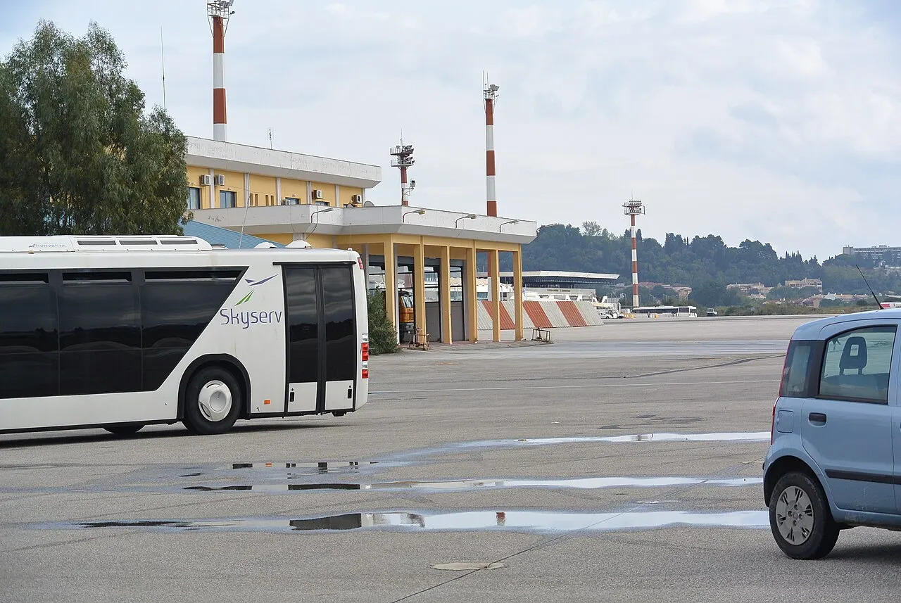 L'edificio del terminal visto dal piazzale