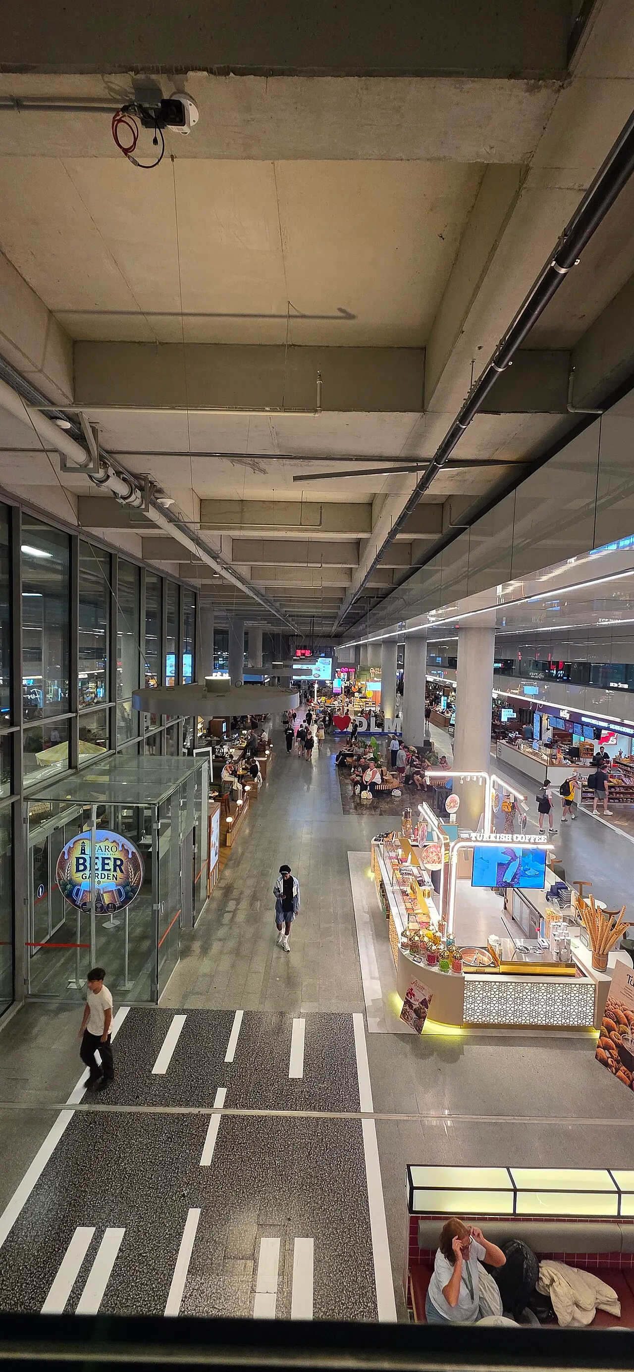 Im Inneren des Terminals