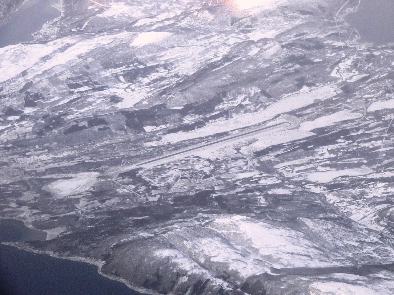 Het vliegveld vanuit de lucht