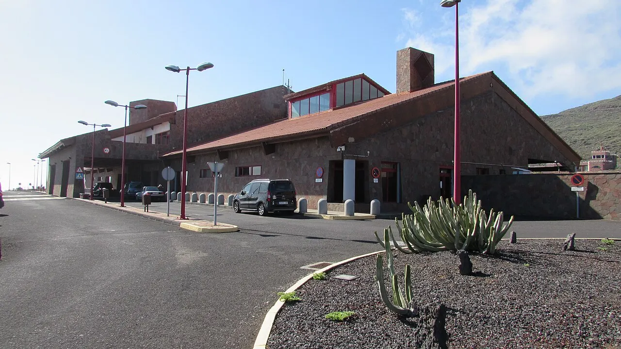 Fachada de la terminal de pasajeros