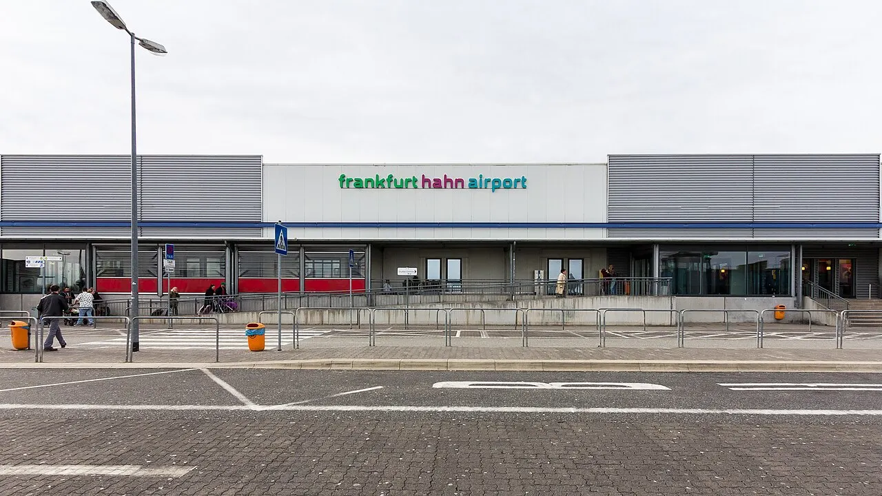 Terminal widziany z zewnątrz
