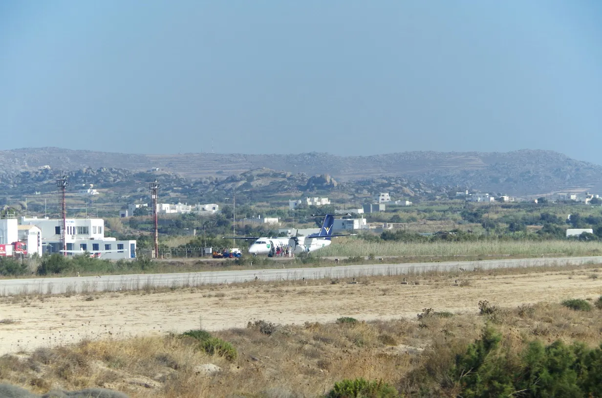 El aeropuerto y el campo de Naxos