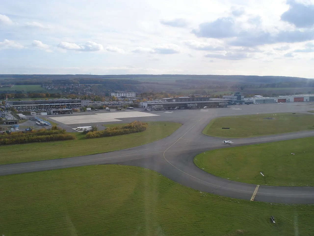 Vue de l'aérodrome depuis le terminal
