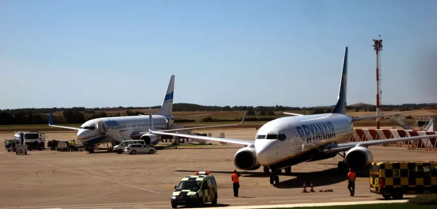 Un aereo sul piazzale