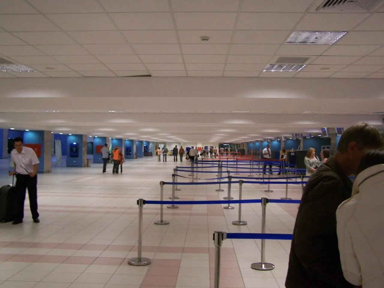 Die Abfertigungshalle im Terminal