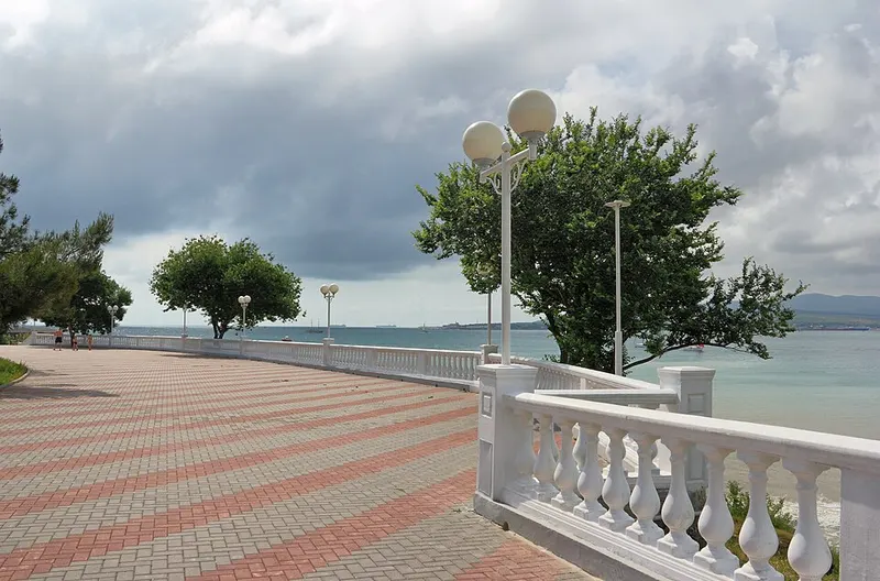 Embankment · Guelendjik
