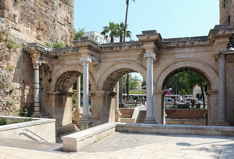 Hadrian Kapısı (Üçkapılar) · Antalya