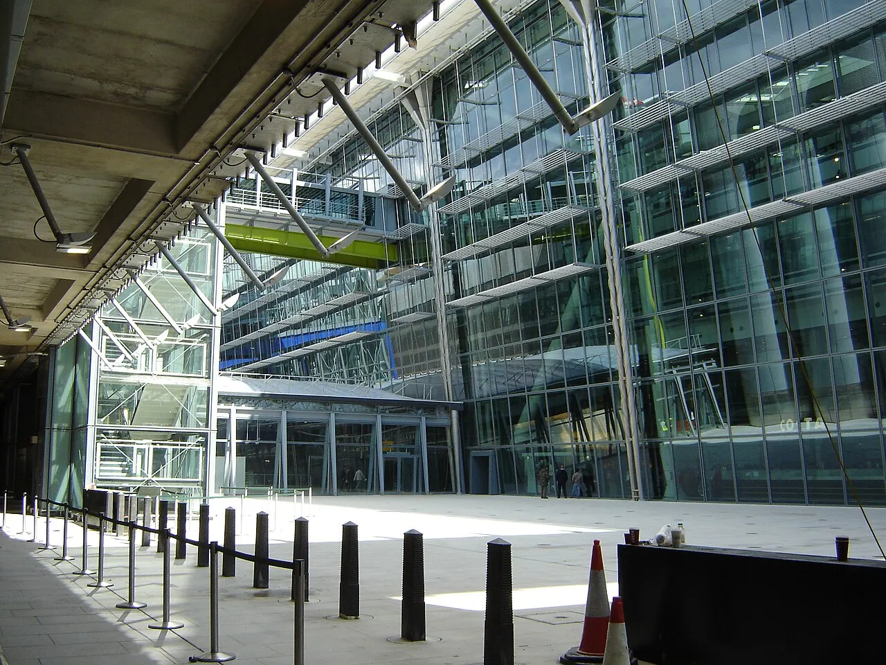 Die Glasfassade von Terminal 5