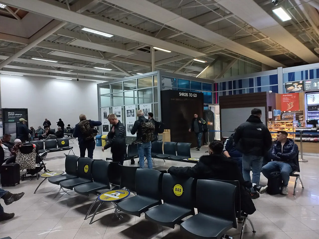 L'area di attesa all'interno del terminal