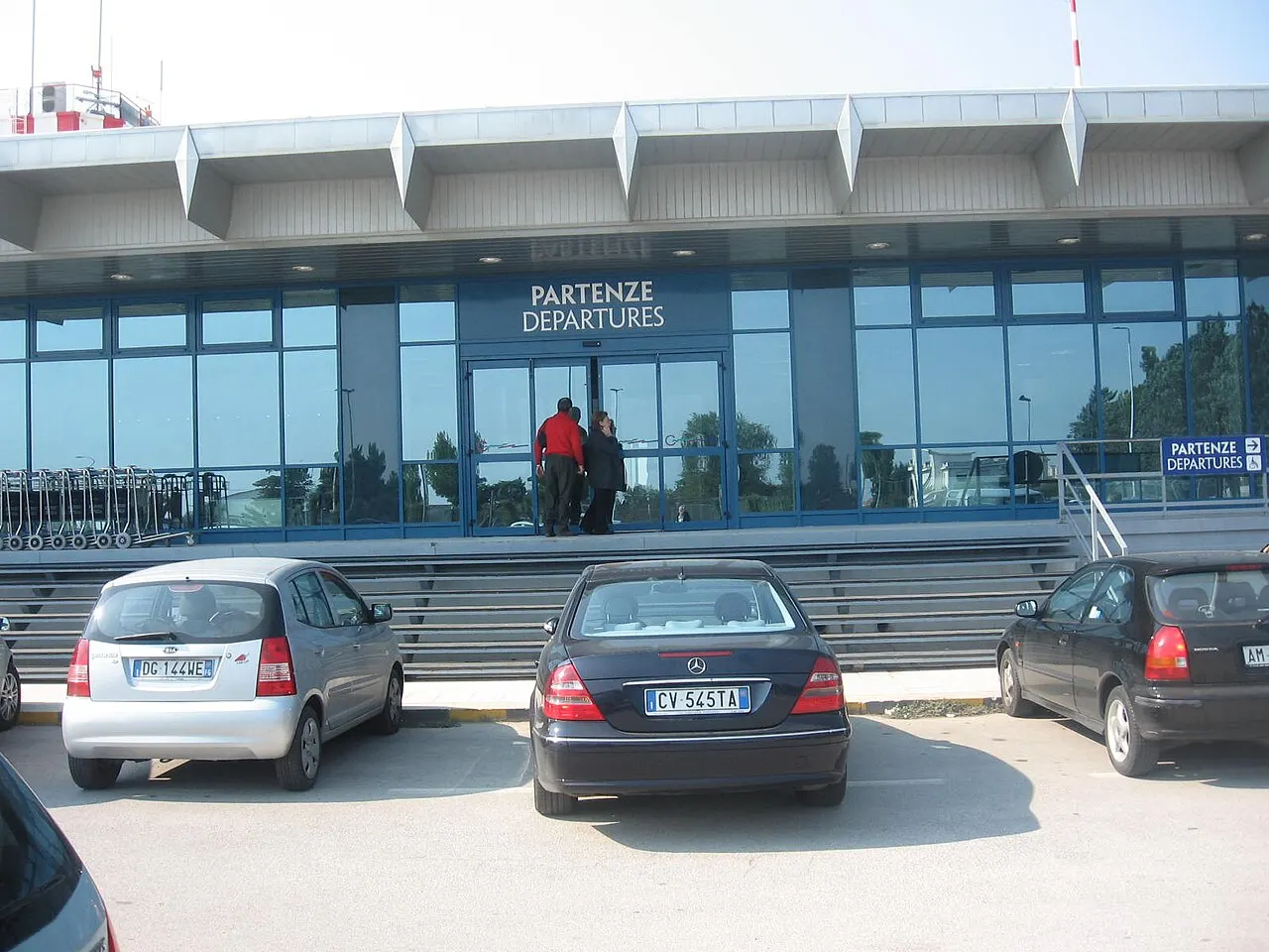 De ingang van de terminal