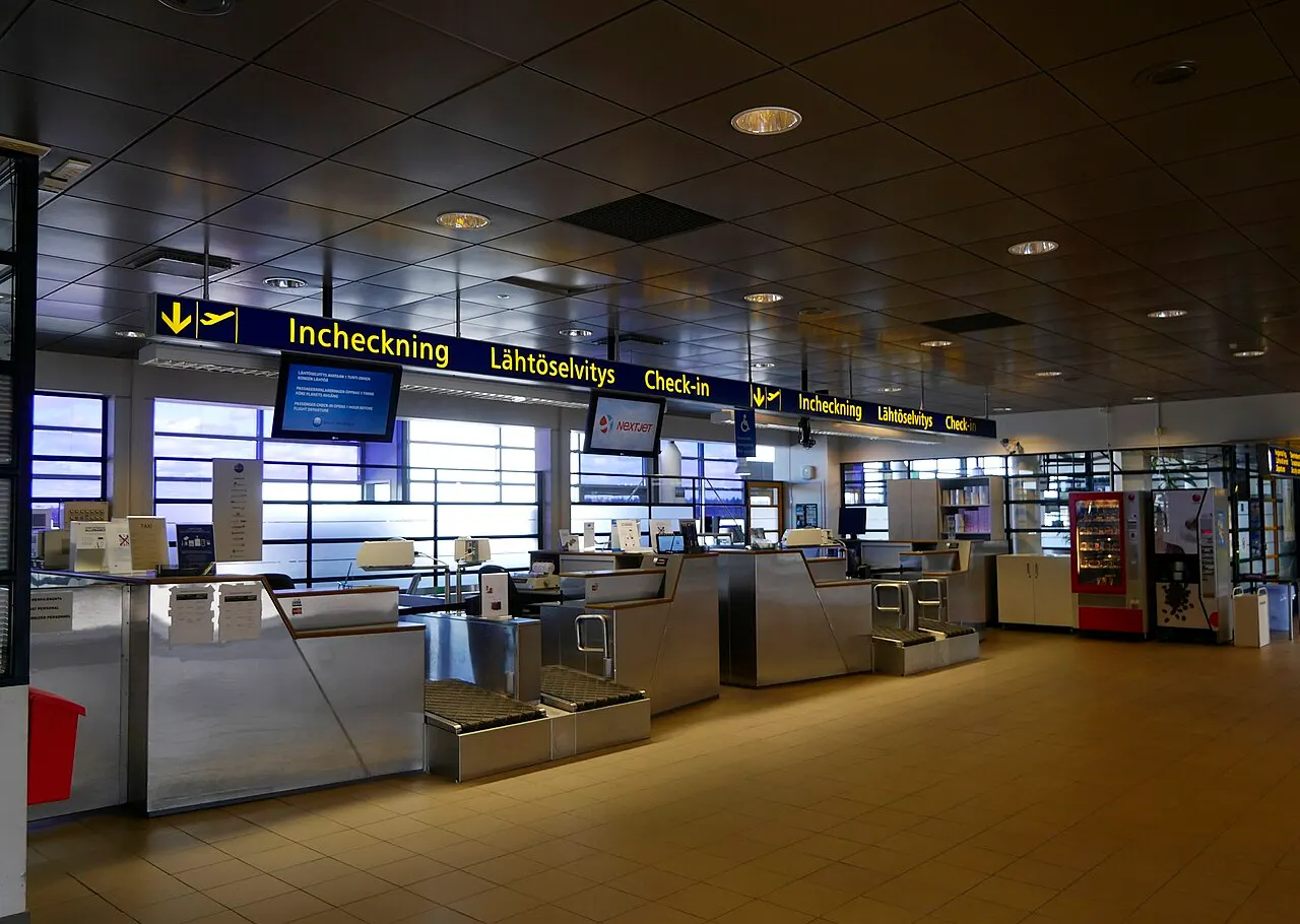 Binnen in de terminal