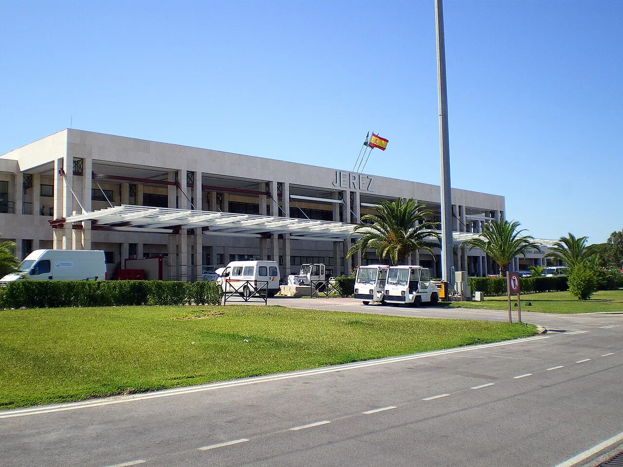 La terminal vista desde la plataforma
