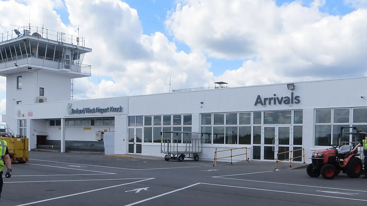 The control tower and the arrivals building