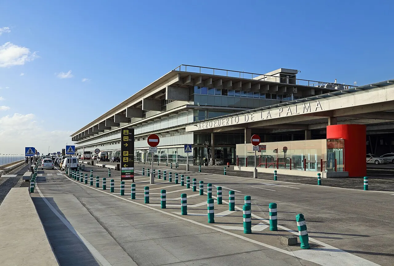 Fachada de la terminal de pasajeros