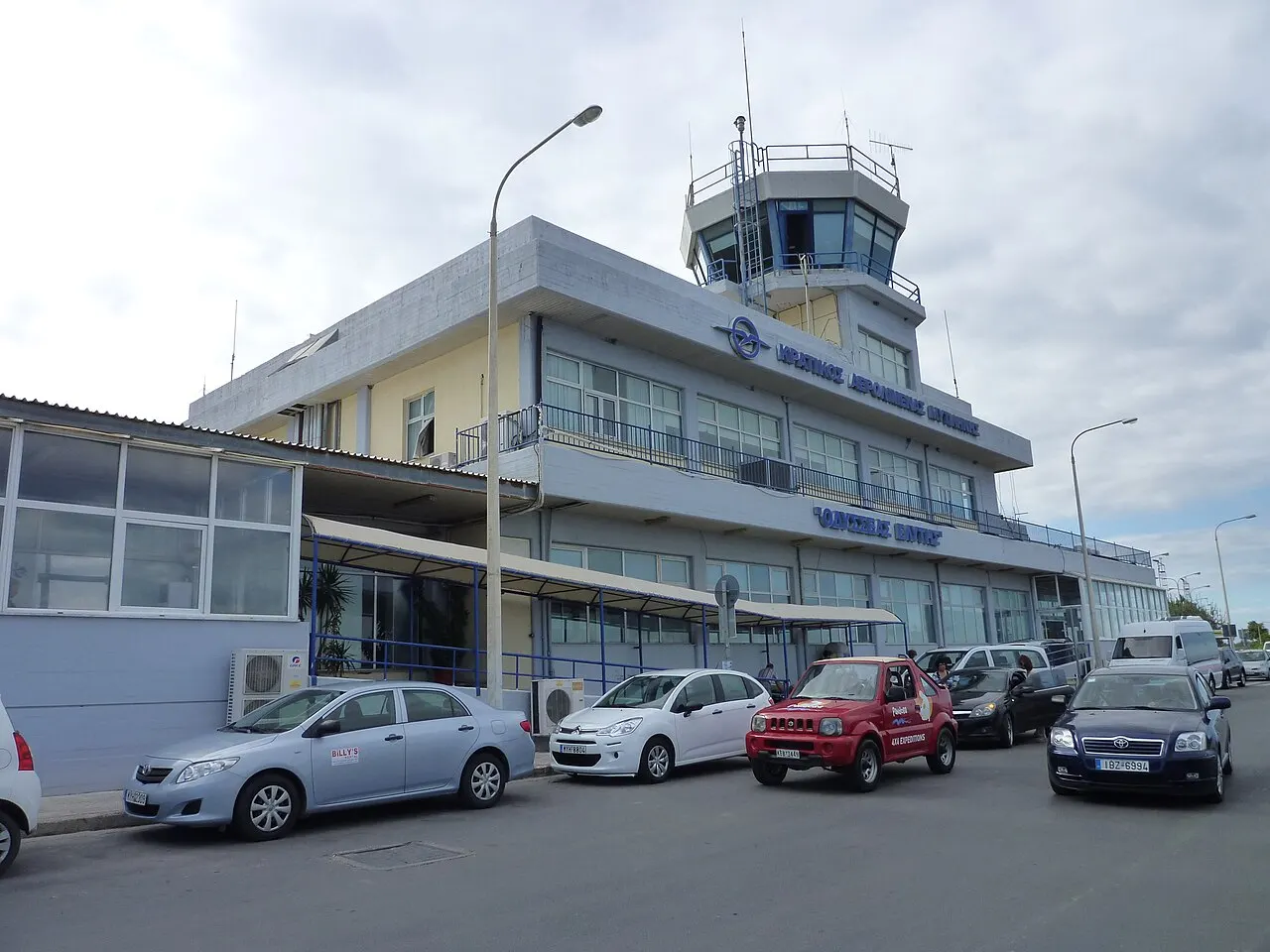 La tour de contrôle et le bâtiment du terminal