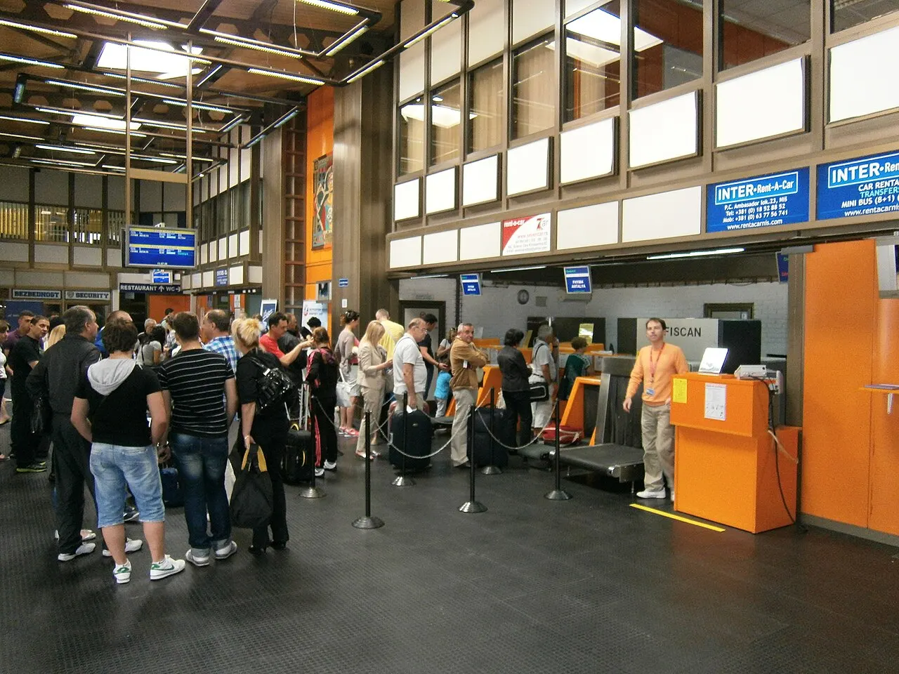 Zona de facturación en el interior de la terminal