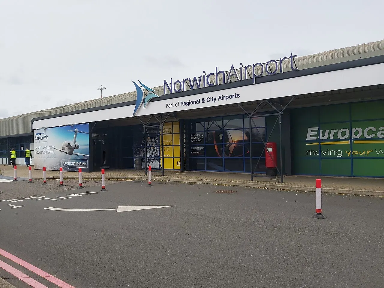 The terminal entrance with the airport sign