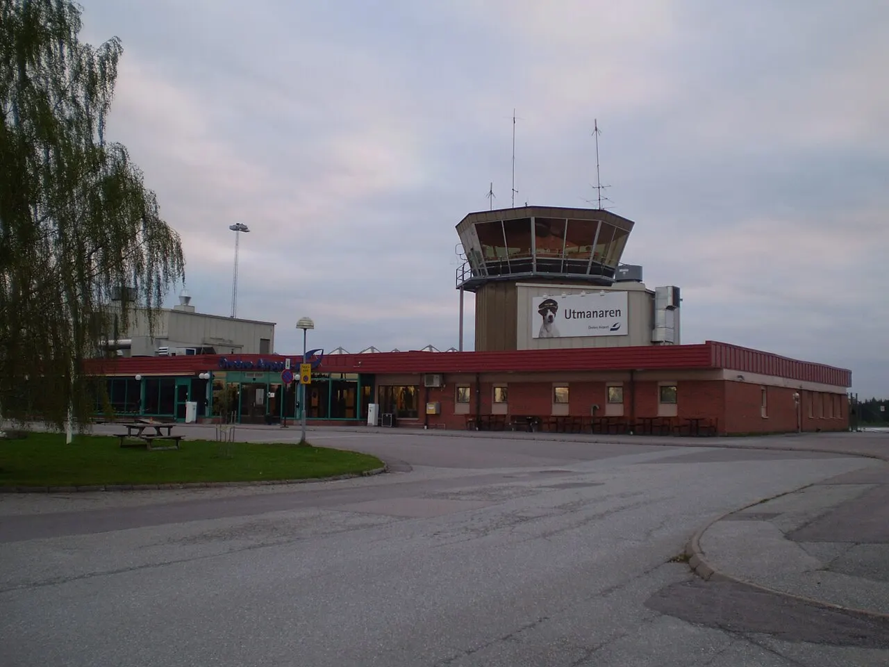 Das Terminal und der Kontrollturm
