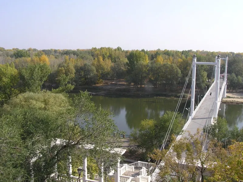 Pedestrian bridge over the Ural