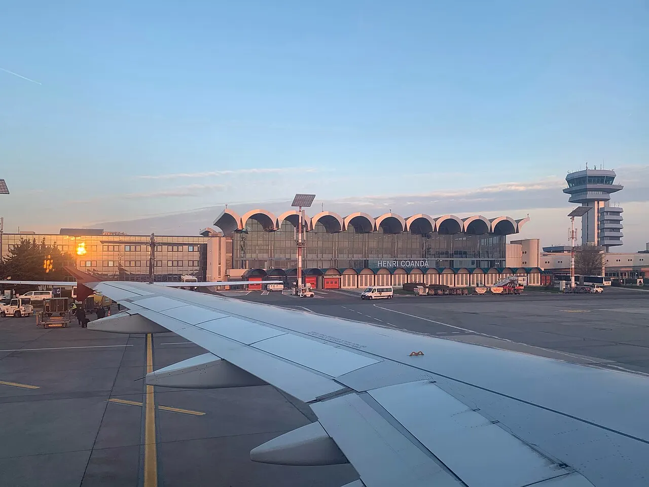 Das Terminal vom Vorfeld aus gesehen