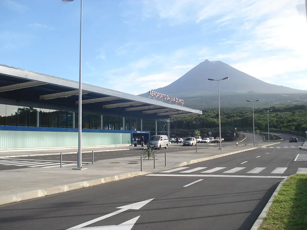 The terminal, with Pico mountain behind