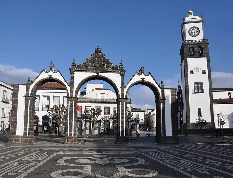 Portas da Cidade · Ponta Delgada
