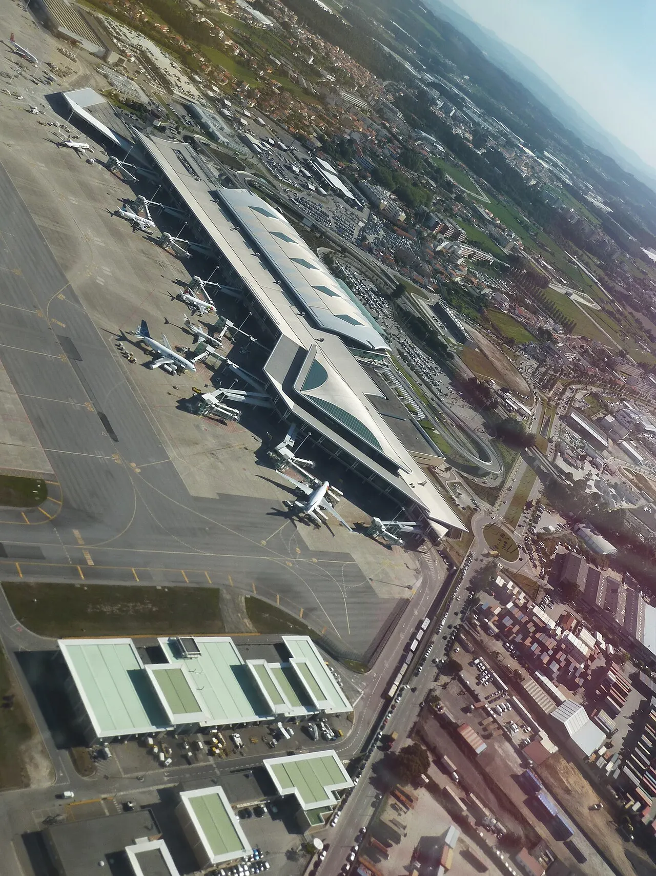The airport from the air, with the terminal and its jet bridges