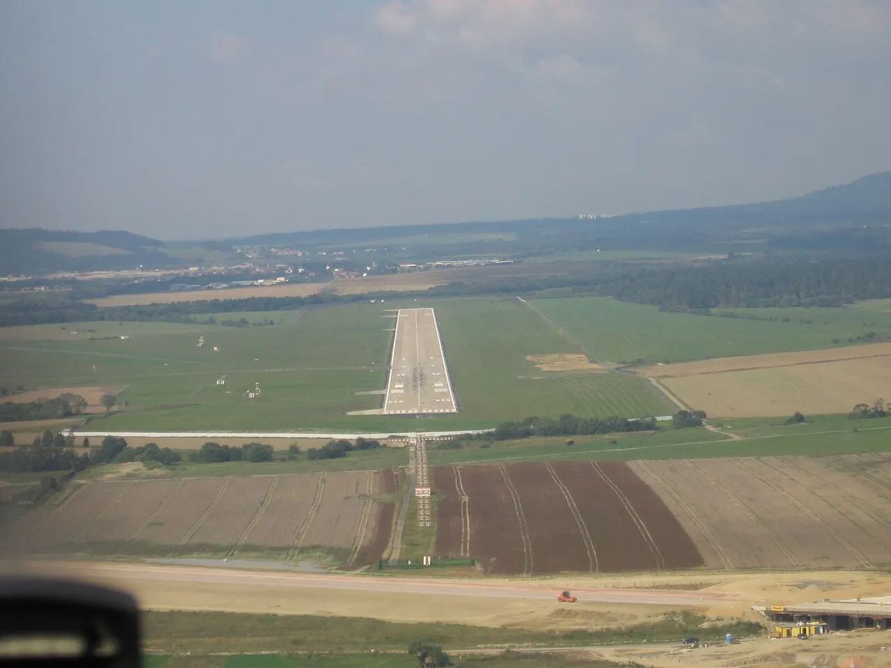 Die Start- und Landebahn aus der Luft