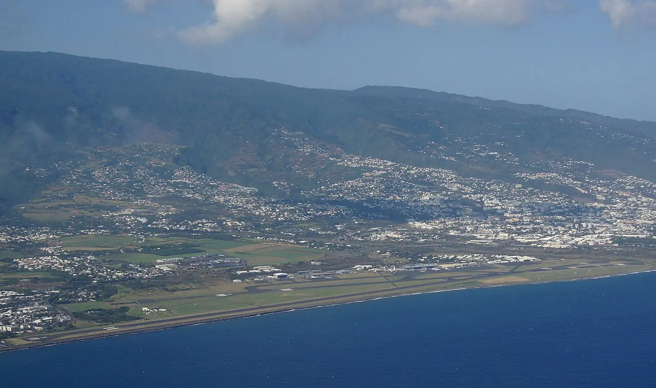 The airport by the ocean and the slopes above Saint-Denis, from the air