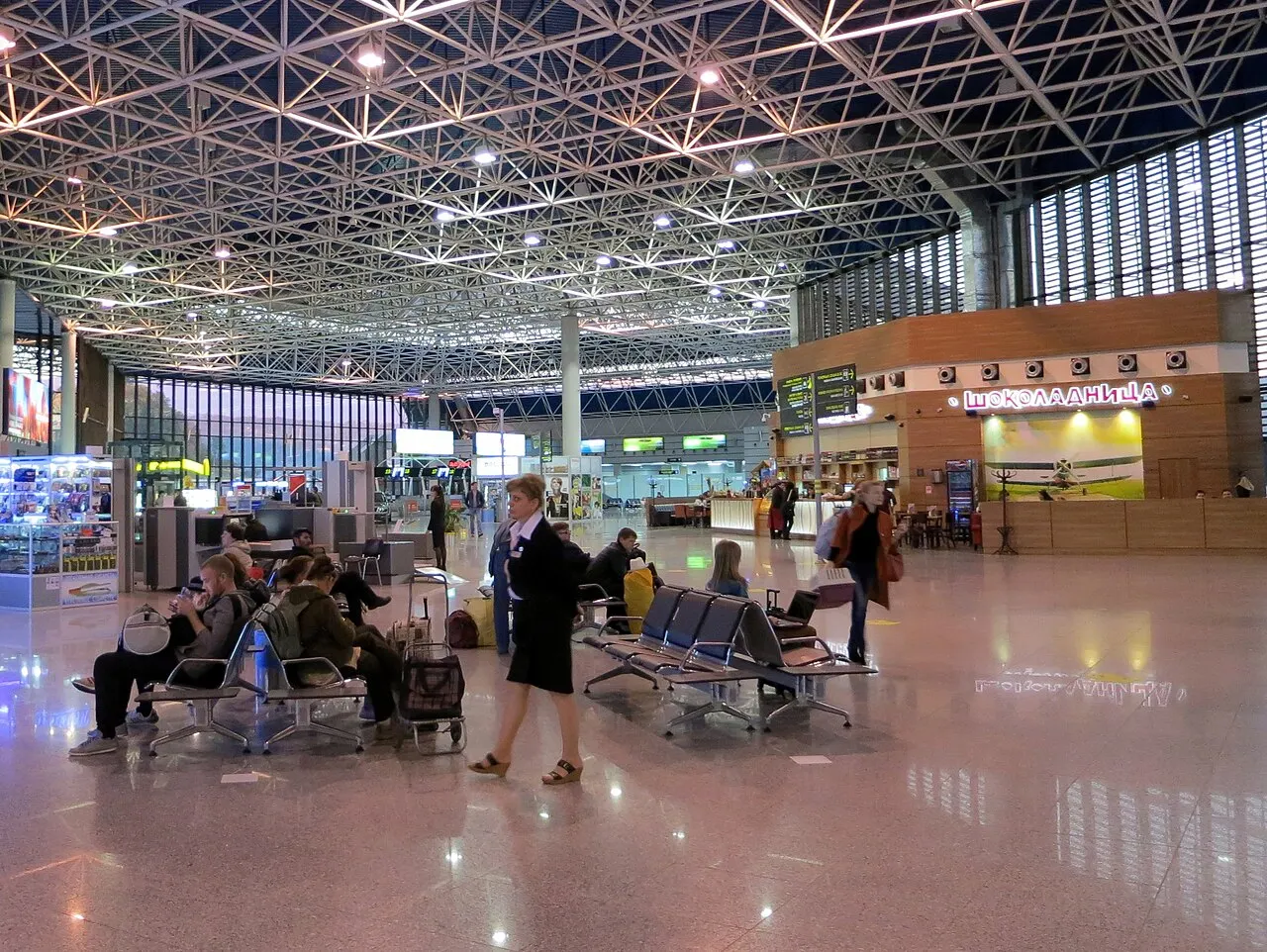 Binnen in de terminal